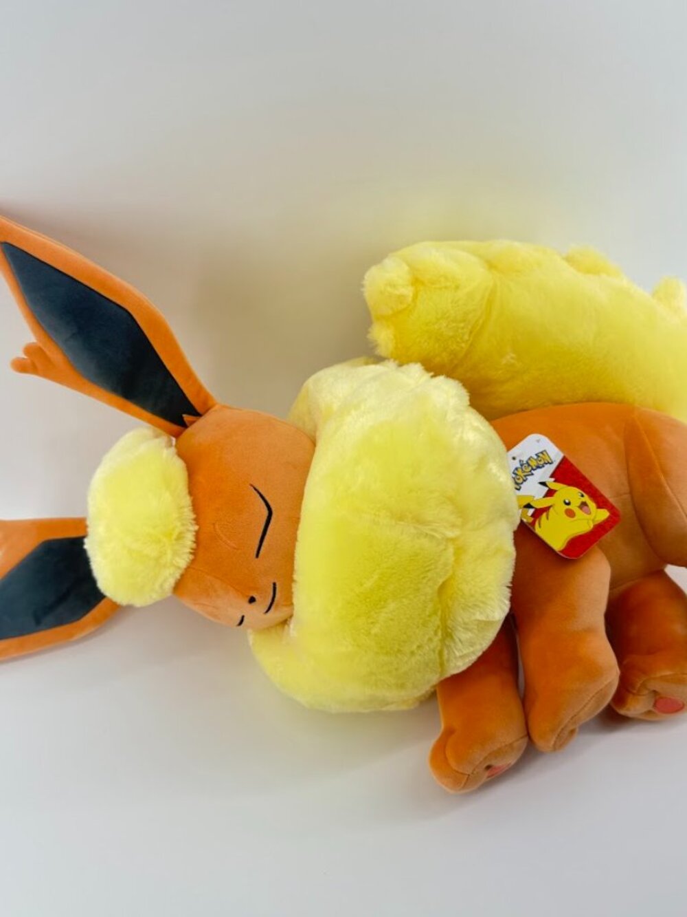 Pokémon Flareon 18" Evolutions Sleeping Plush Buddy by Jazwares - NEW WITH TAGS - Picture 2 of 7